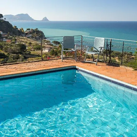 Willa Stunning Seaview *