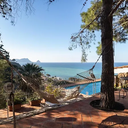 Stunning Seaview Willa