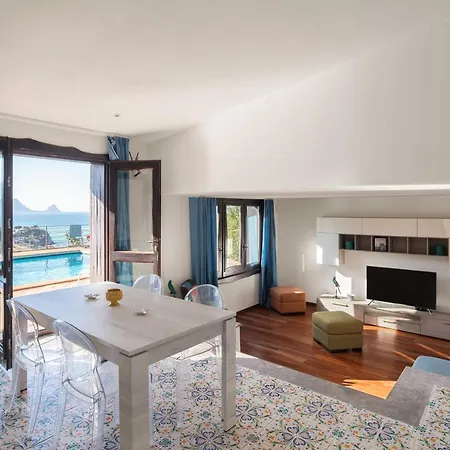 Stunning Seaview Willa